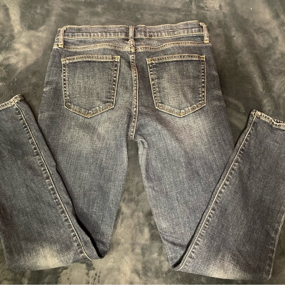 *EUC Women’s Gap 1969 Dark Wash Skinny Jeans Size 28 Regular* - Picture 3 of 4